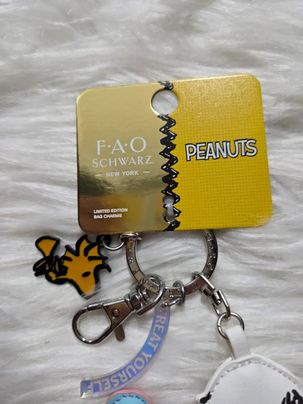 FAO Schwarz x Peanuts Snoopy w/ Ice Cream Keychain